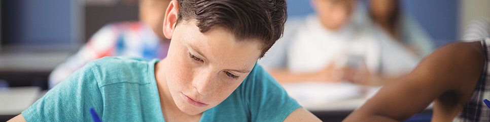Kinder mit Legasthenie sind in der Schule häufig überfordert.