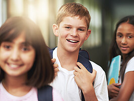 Nach einer Förderung im LOS können Kinder und Jugendliche wieder glücklich und selbstbewusst in die Zukunft blicken. Schwierigkeiten beim Lesen und Schreiben verunsichern und belasten Kinder und Eltern gleichermaßen.