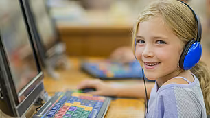 Online lernen in Deutsch und Englisch können Kinder im LOS vor Ort. Online lernen in Deutsch und Englisch können Kinder im LOS vor Ort.