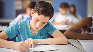 Kinder mit Legasthenie sind in der Schule häufig überfordert. Kinder mit Legasthenie sind in der Schule häufig überfordert.