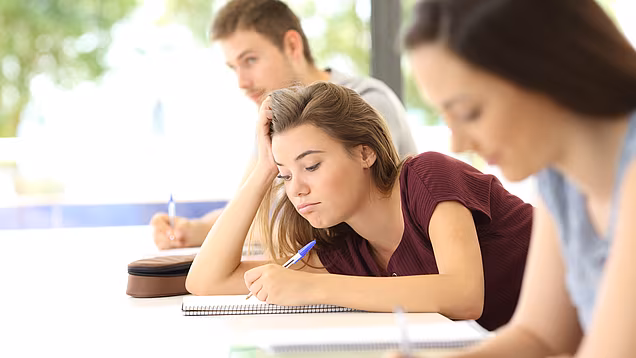 Anzeichen für LRS: Schwierigkeiten beim Lesen Anzeichen für LRS: Schwierigkeiten beim Lesen