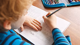 Kinder mit einer LRS erhalten im LOS die Unterstützung, die sie brauchen. Kinder mit einer LRS erhalten im LOS die Unterstützung, die sie brauchen.