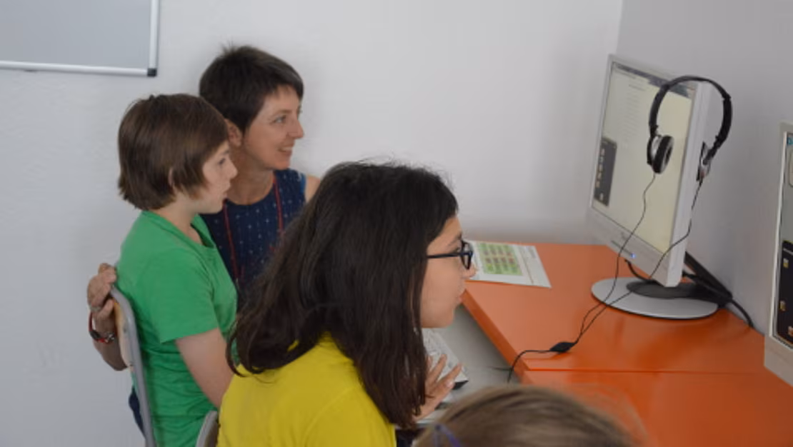 01 Schüler arbeiten am PC im LOS Wien 10
